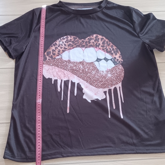 Athleisure Short Sleeves Leopard Graphic Printed Round Neck Top And Shorts - Picture 6 of 15